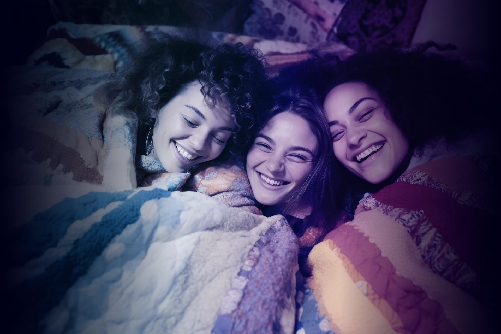 Ilustración de tres mujeres abrazadas y sonriendo, simbolizando la unión entre amigas que han superado traumas juntas.